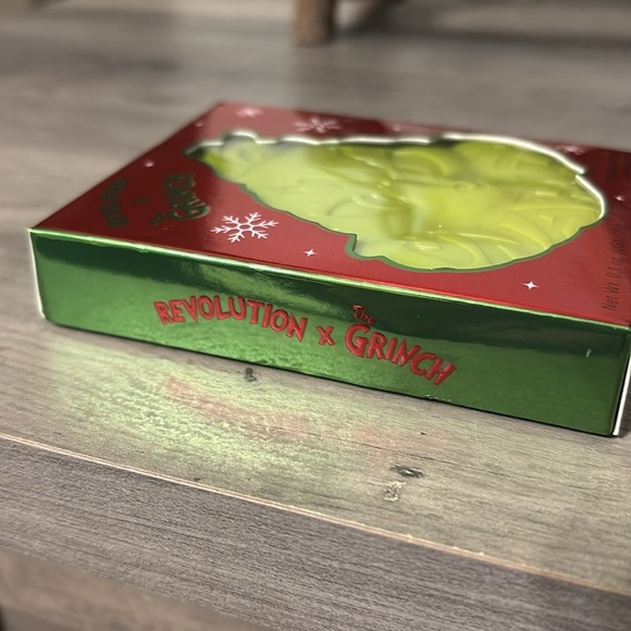 NEW Revolution x Grinch Snarky Highlighter - Picture 3 of 6